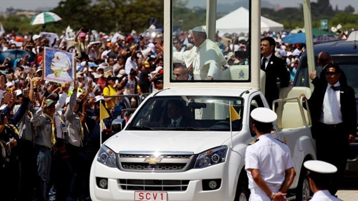 Con mensaje de amor y de unidad, el papa Francisco llega a Ecuador